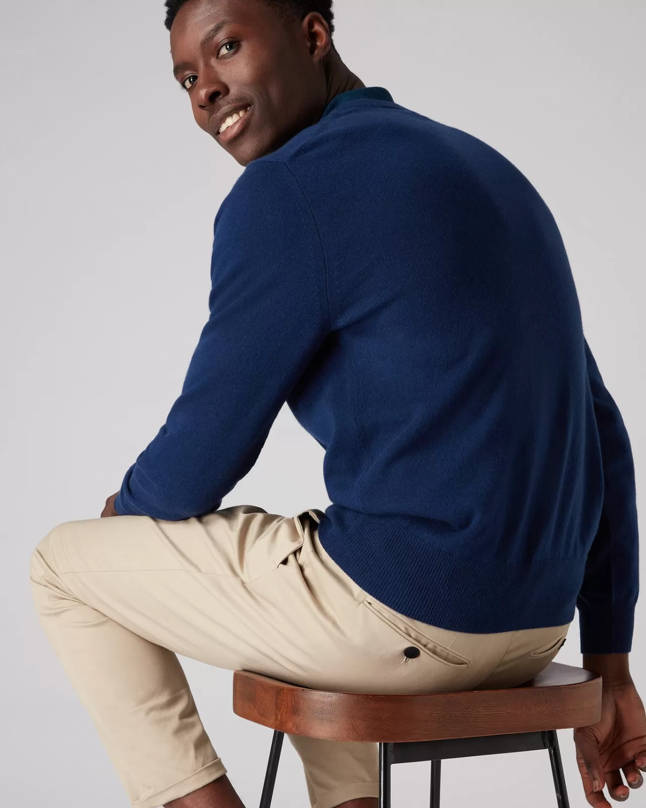 mens_the_oxford_round_neck_cashmere_jumper_3-2.webp Men N.Peal Round Necks | Men'S The Oxford Round Neck Cashmere Jumper