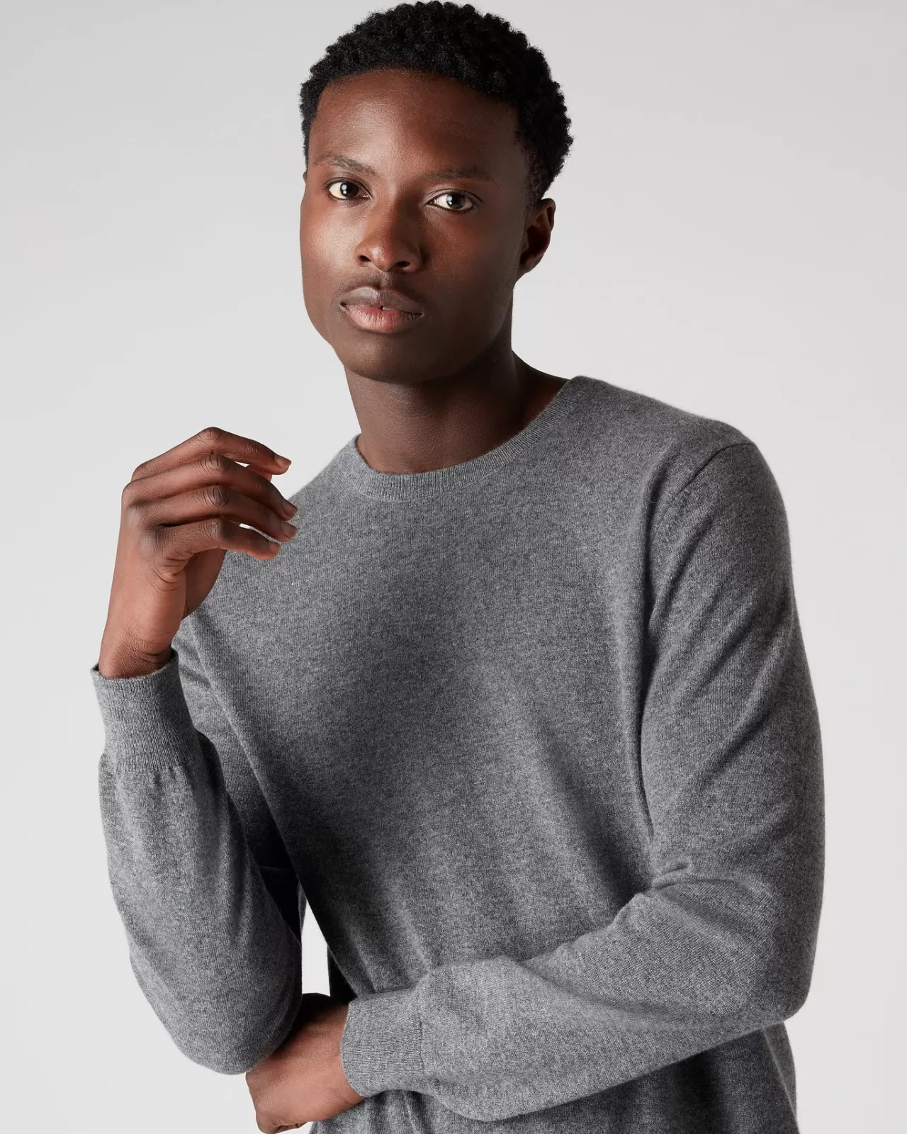 mens_the_oxford_round_neck_cashmere_jumper_4-4.webp Men N.Peal Round Necks | Men'S The Oxford Round Neck Cashmere Jumper