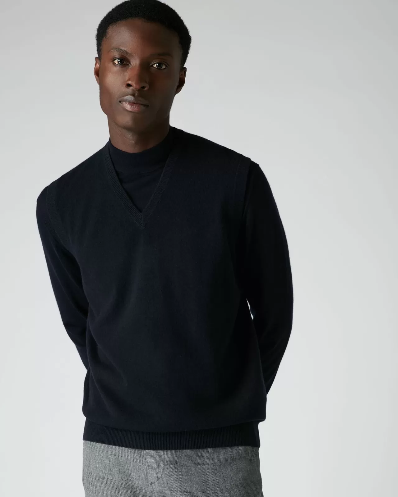 mens_the_westminster_cashmere_slipover_4-1.webp Men N.Peal V Necks | Men'S The Westminster Cashmere Slipover