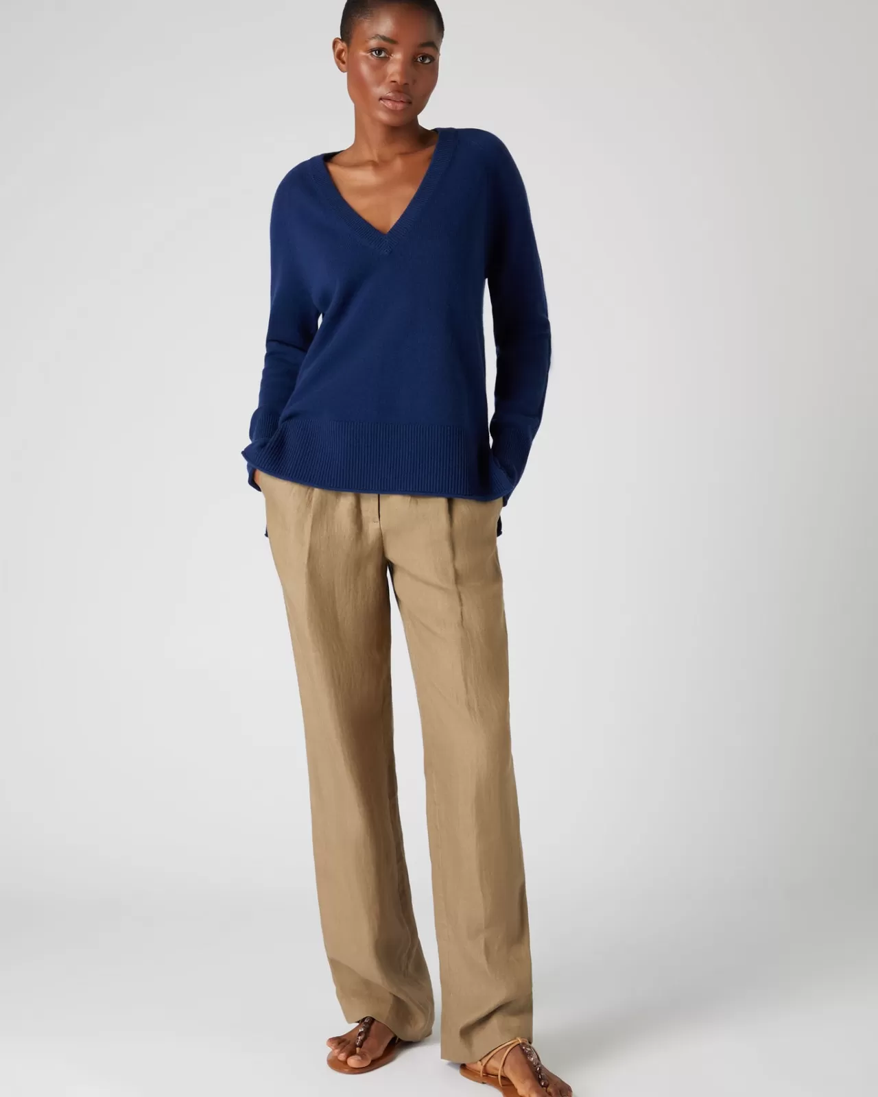 womens_deep_v_neck_longline_cashmere_jumper_2.webp Women N.Peal V Necks | Women'S Deep V Neck Longline Cashmere Jumper