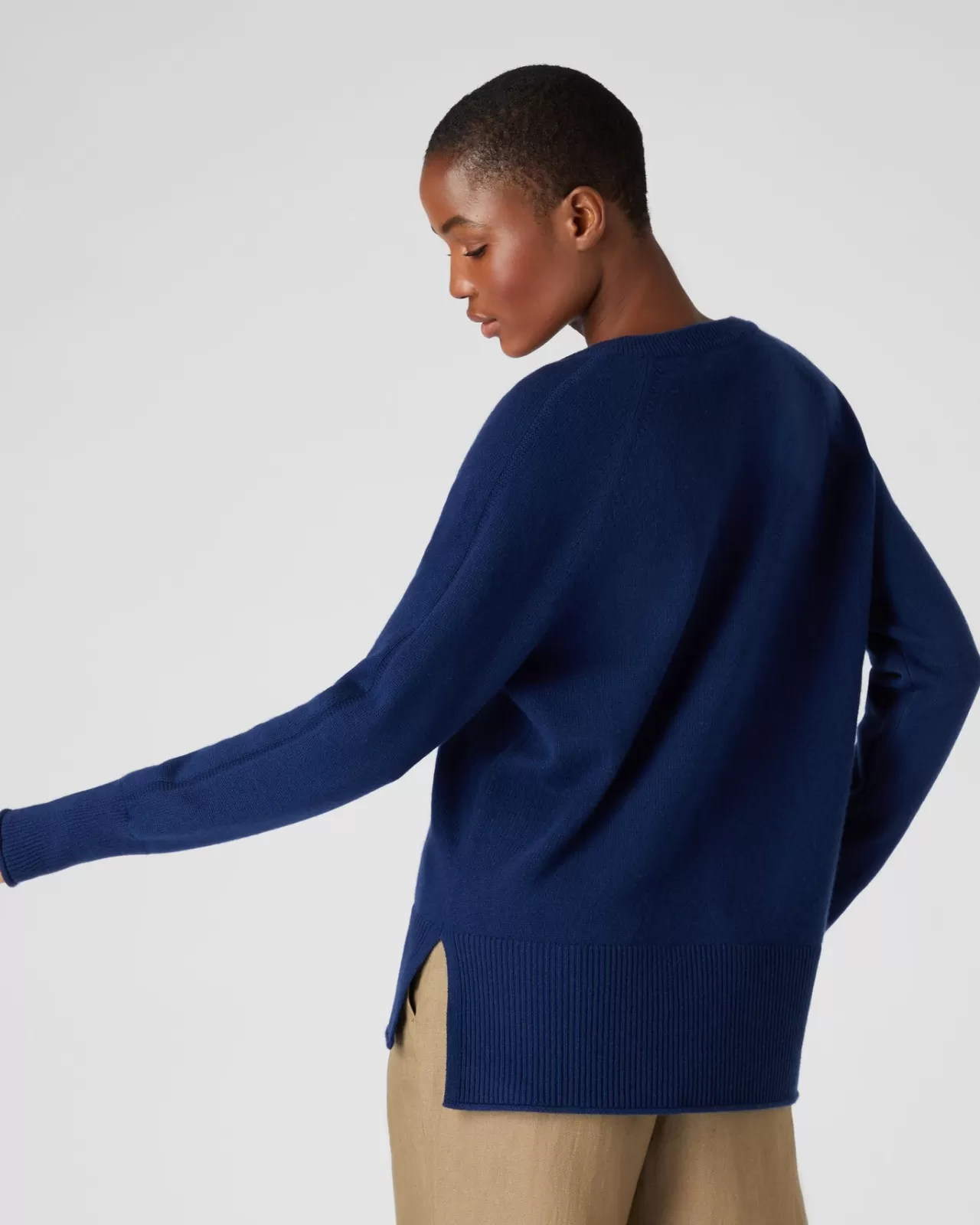 womens_deep_v_neck_longline_cashmere_jumper_3.webp Women N.Peal V Necks | Women'S Deep V Neck Longline Cashmere Jumper