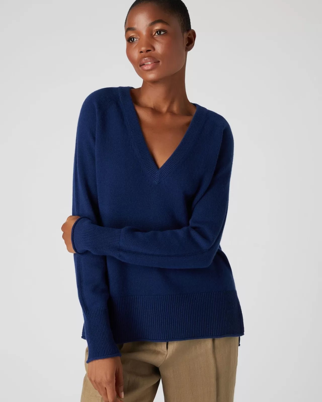 womens_deep_v_neck_longline_cashmere_jumper_4.webp Women N.Peal V Necks | Women'S Deep V Neck Longline Cashmere Jumper