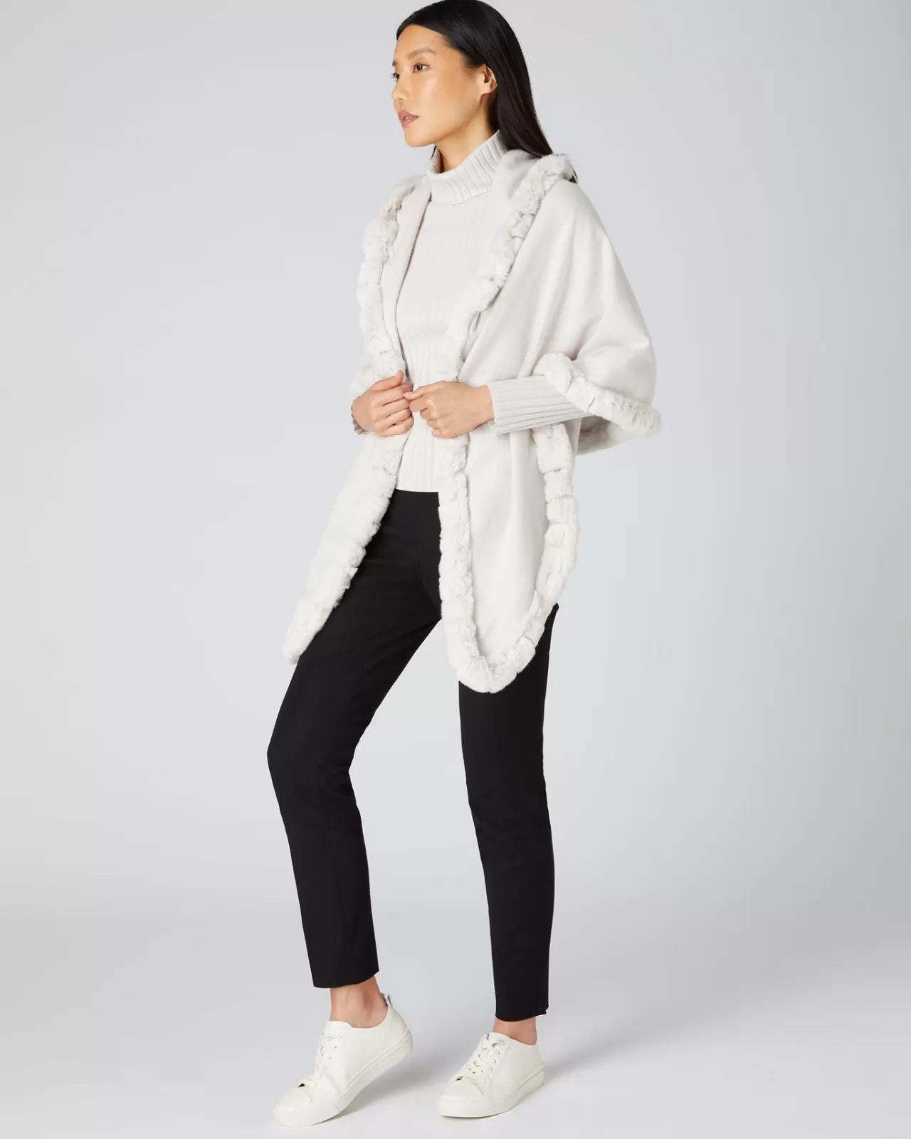 womens_fur_edge_triangular_scarf_2-1.webp Women N.Peal Cashmere Scarves | Women'S Fur Edge Triangular Scarf