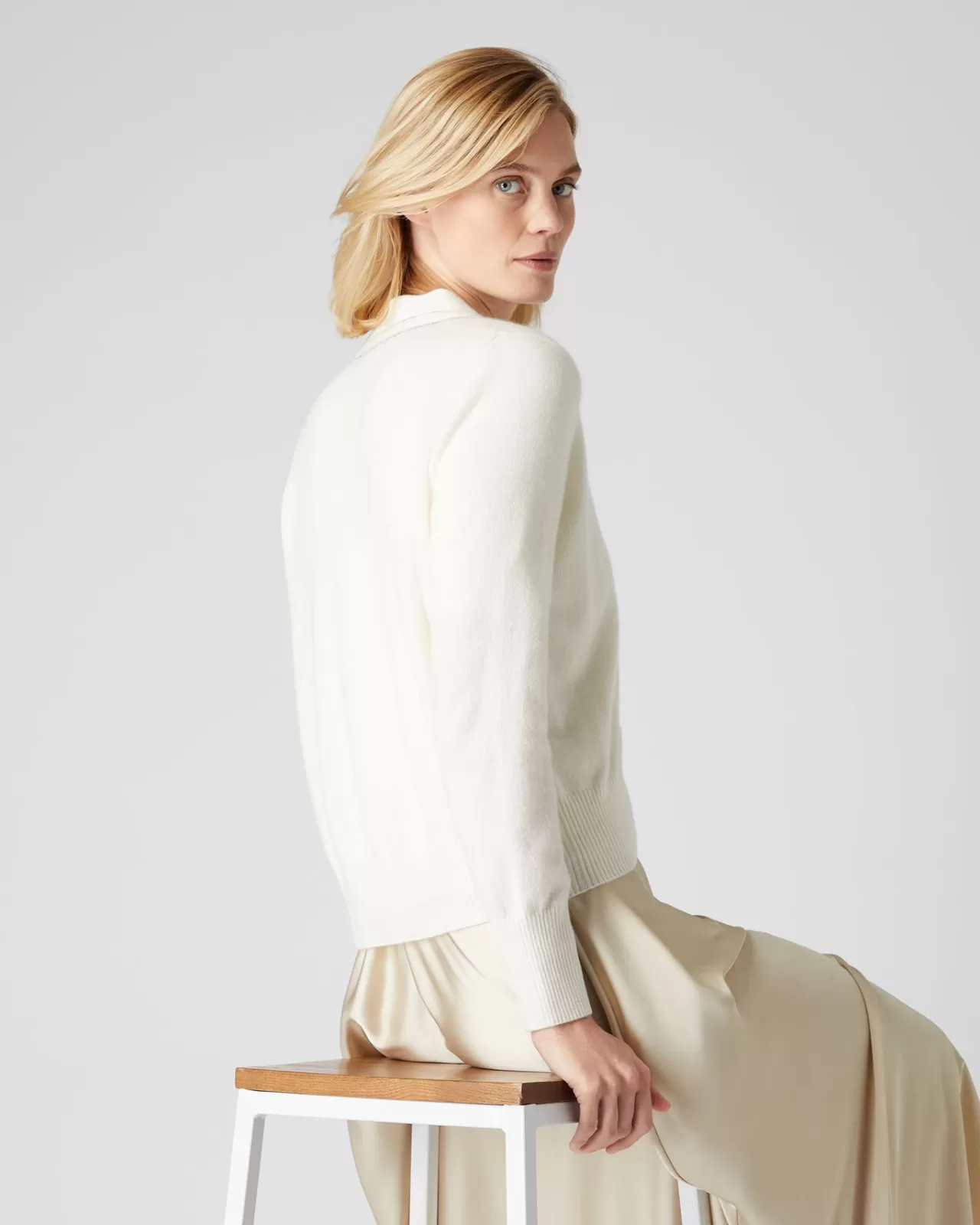 womens_metal_trim_cashmere_cardigan_3-1.webp Women N.Peal Cardigans | Women'S Metal Trim Cashmere Cardigan