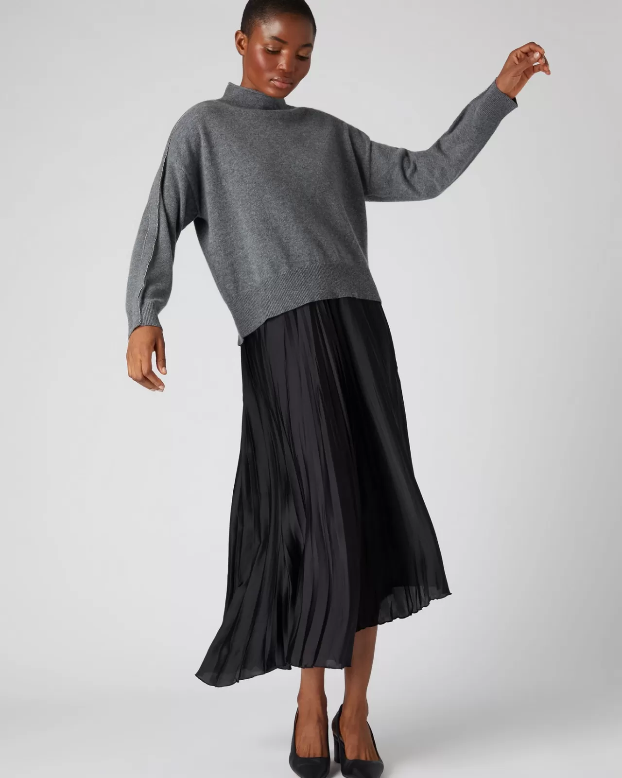 womens_metal_trim_crop_cashmere_jumper_2.webp Women N.Peal Roll Necks | Women'S Metal Trim Crop Cashmere Jumper
