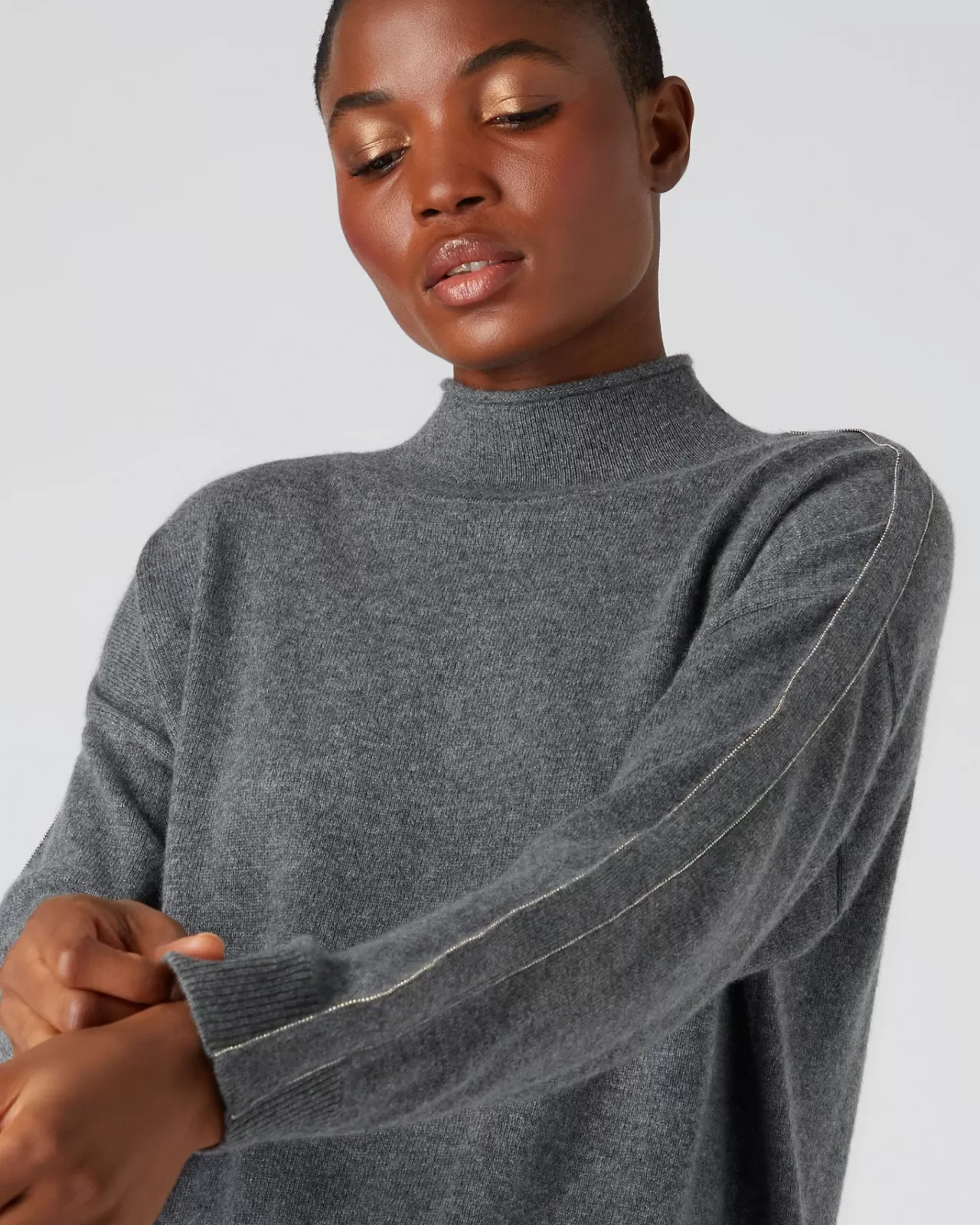 womens_metal_trim_crop_cashmere_jumper_4.webp Women N.Peal Roll Necks | Women'S Metal Trim Crop Cashmere Jumper