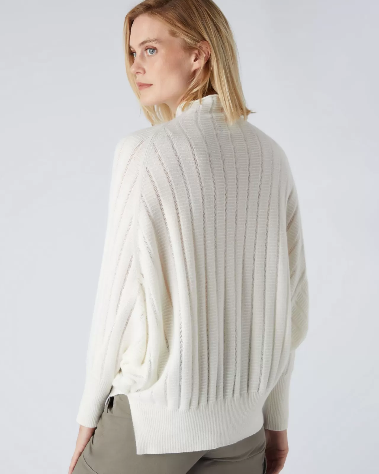 womens_textured_batwing_cashmere_jumper_3-1.webp Women N.Peal Roll Necks | Women'S Textured Batwing Cashmere Jumper