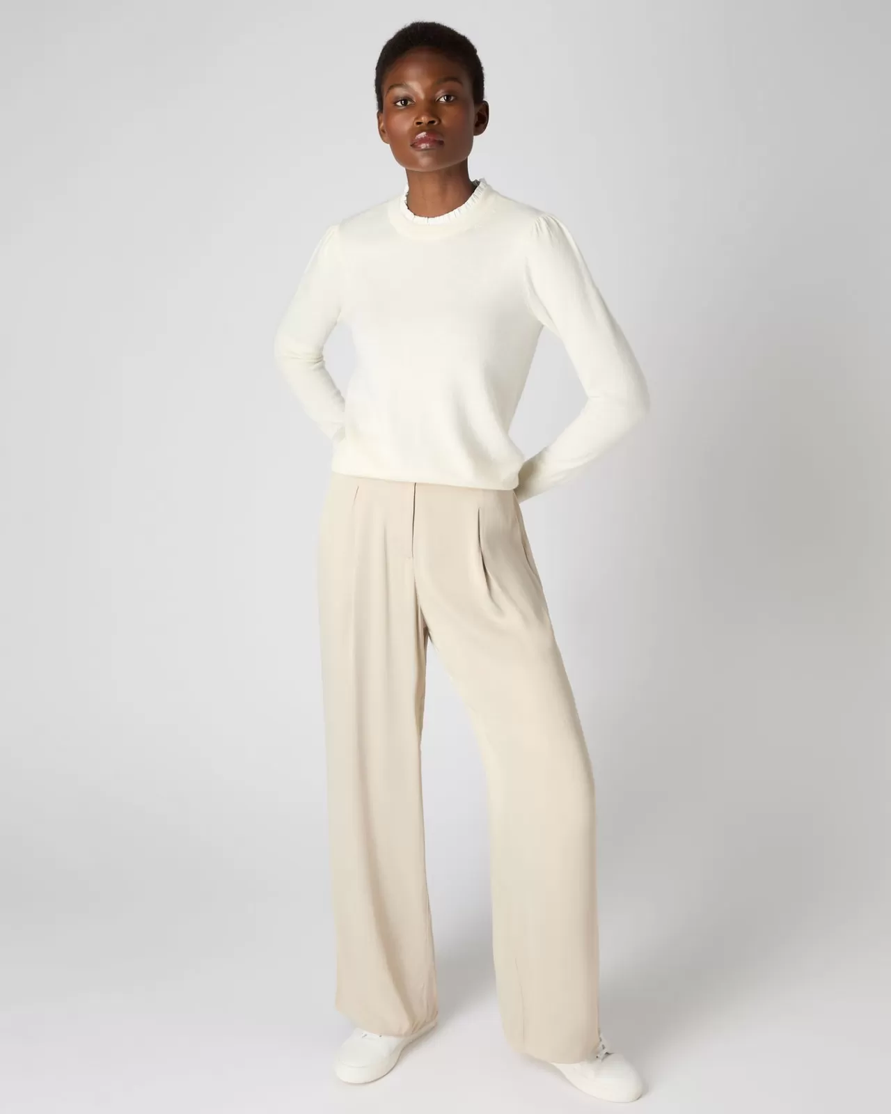 womens_woven_ruffle_cashmere_jumper_2-2.webp Women N.Peal Round Necks | Women'S Woven Ruffle Cashmere Jumper