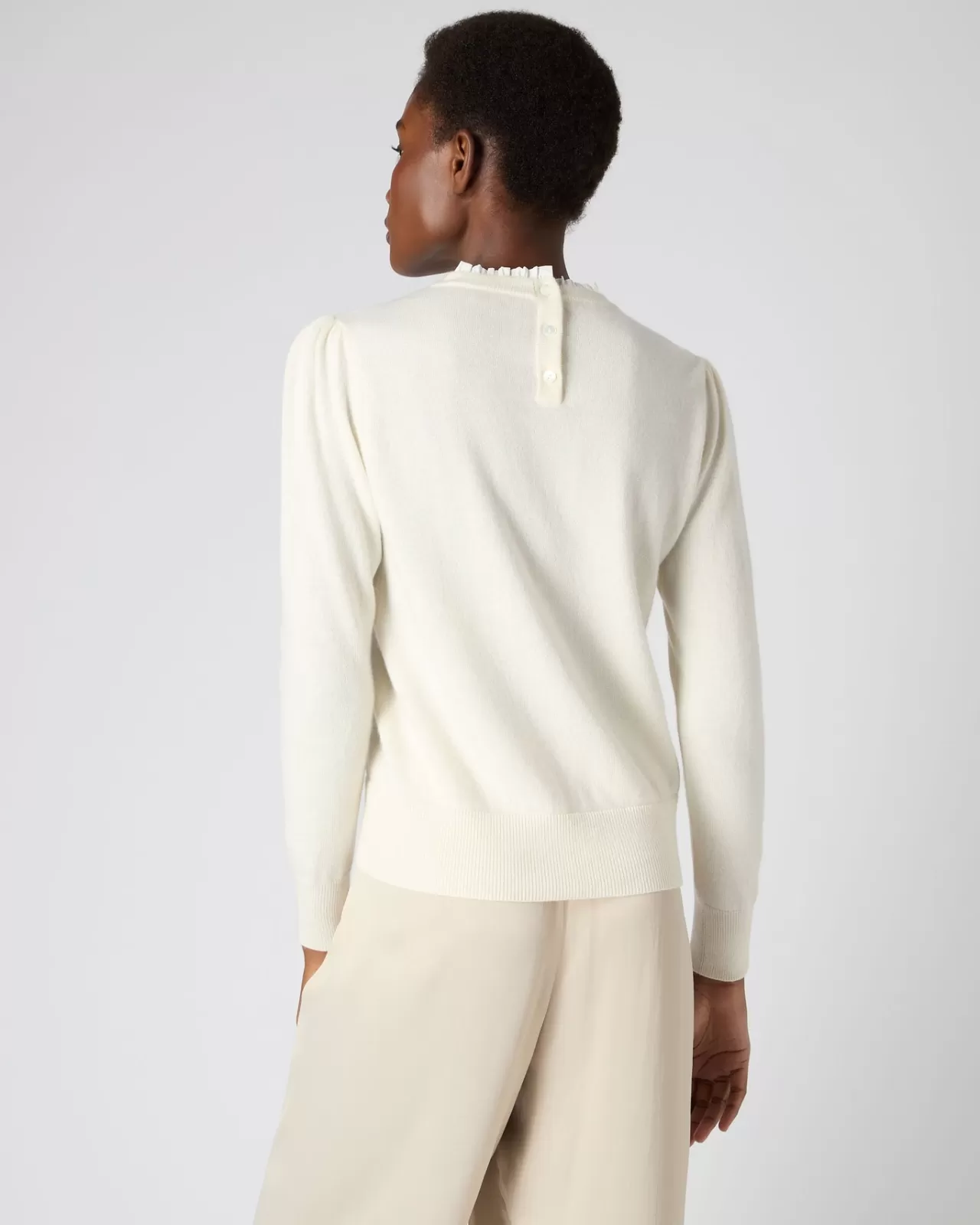 womens_woven_ruffle_cashmere_jumper_3-2.webp Women N.Peal Round Necks | Women'S Woven Ruffle Cashmere Jumper