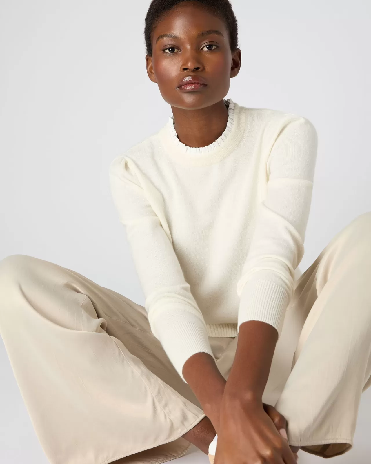 womens_woven_ruffle_cashmere_jumper_4-2.webp Women N.Peal Round Necks | Women'S Woven Ruffle Cashmere Jumper